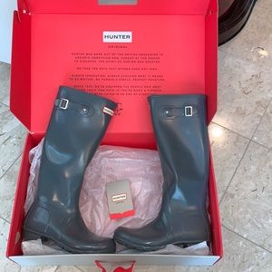 Hunter Women’s Original Tall Gloss Rain boots